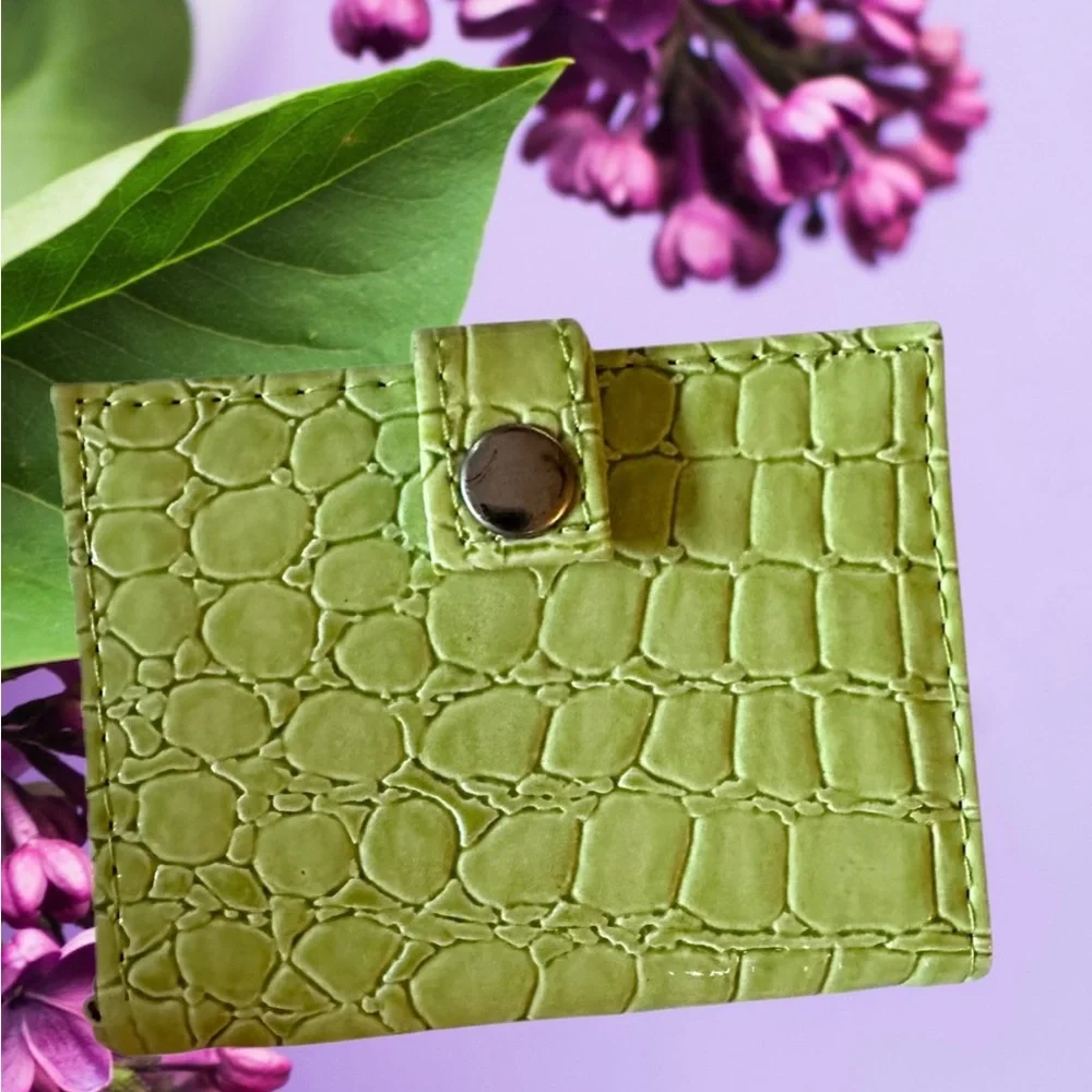 Pretty Lime Green Faux Croc Embossed Set- Wristlet, Mirror, and Lipstick Case